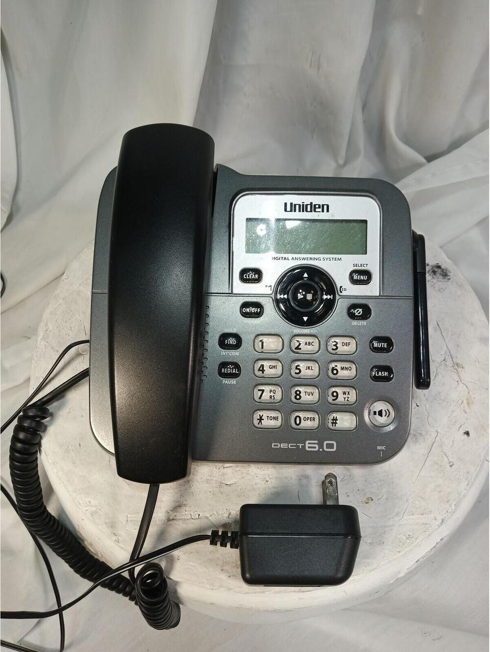 Uniden DECT1588-3T DECT 6.0 Cordless Phone System Digital Answering 3 Handsets
